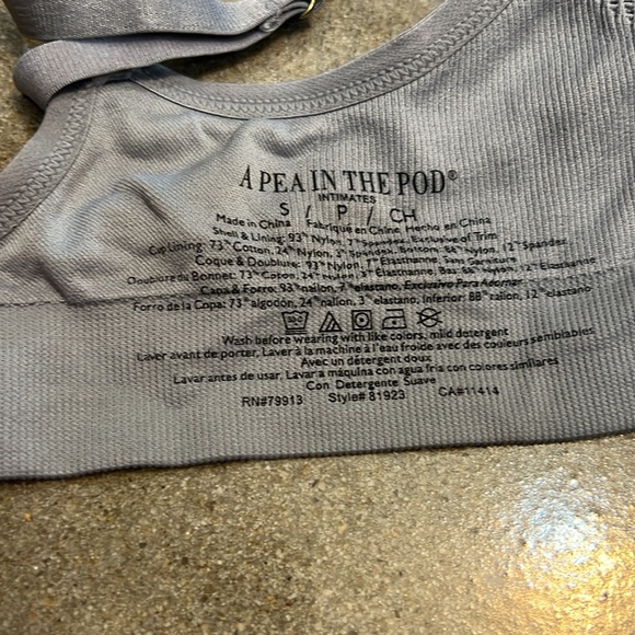 A Pea in the Pod Nursing Bras Small - Picture 3 of 4